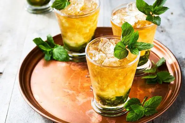 طرز تهیه شربت سکنجبین با پیمانه به همراه شکر و سرکه