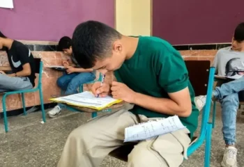 دانش آموزان