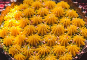 طرز تهیه حلوا شیر کشدار نرم و خوشمزه در خانه