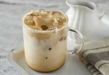 طرز تهیه قهوه یخی خامه ای