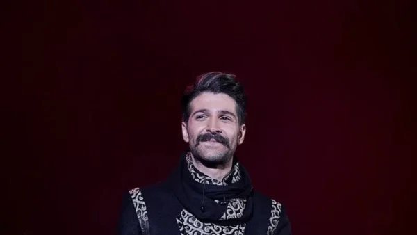 حمید هیراد خواننده محبوب ایران روی تخت بیمارستان