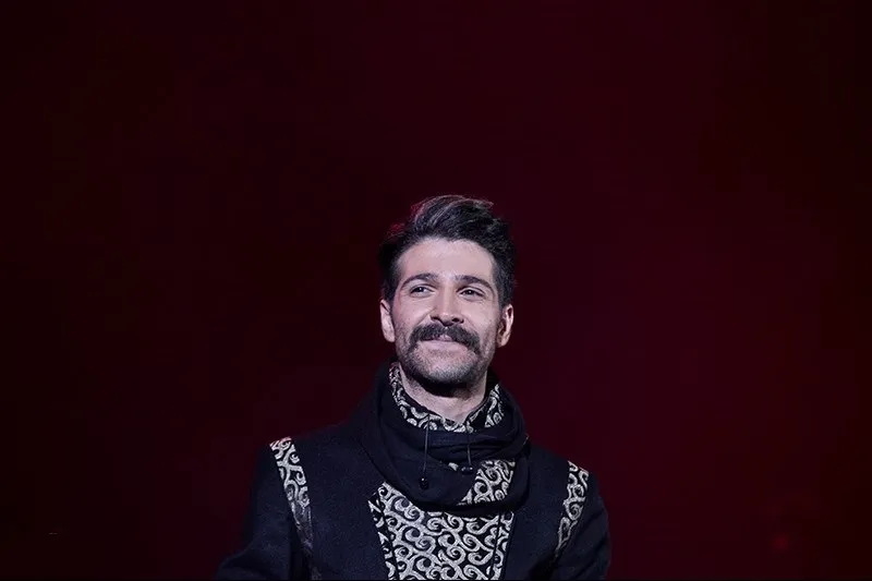 حمید هیراد خواننده محبوب ایران روی تخت بیمارستان