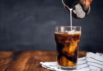 طرز تهیه قهوه سرد با یخ