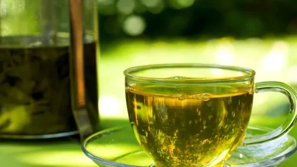 طرز تهیه دمنوش برگ مو + خواص و عوارض