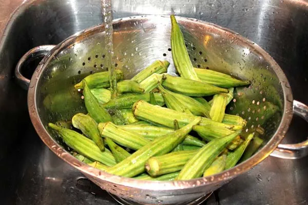 شستن بامیه
