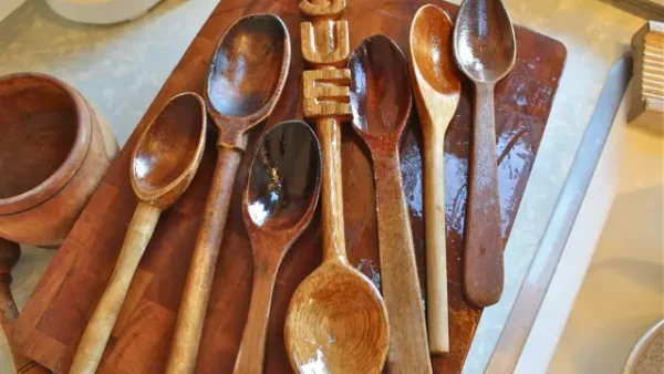 نو و پاک کردن ظروف چوبی قدیمی