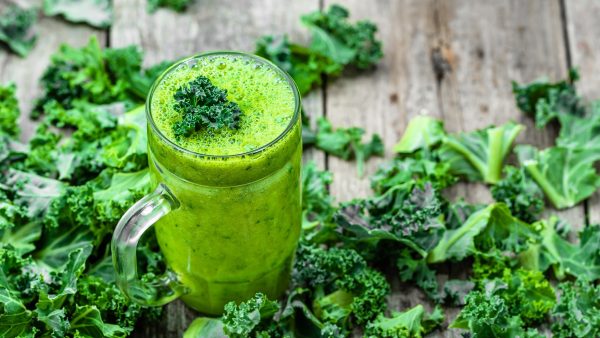 طرز تهیه اسموتی سبز برای لاغری