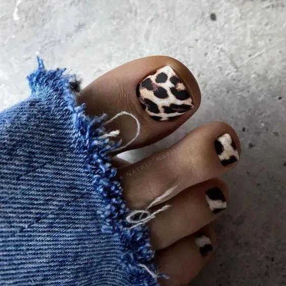 Leopard toenail design 