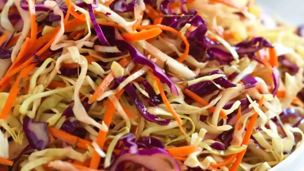 طرز تهیه سالاد کلم و سرکه