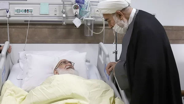 عیادت رئیس دفتر رهبر انقلاب از آیت الله نوری همدانی