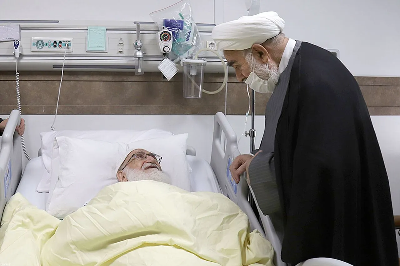 عیادت رئیس دفتر رهبر انقلاب از آیت الله نوری همدانی
