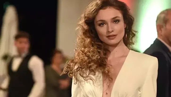 بیوگرافی سرا آریتورک در نقش آلو