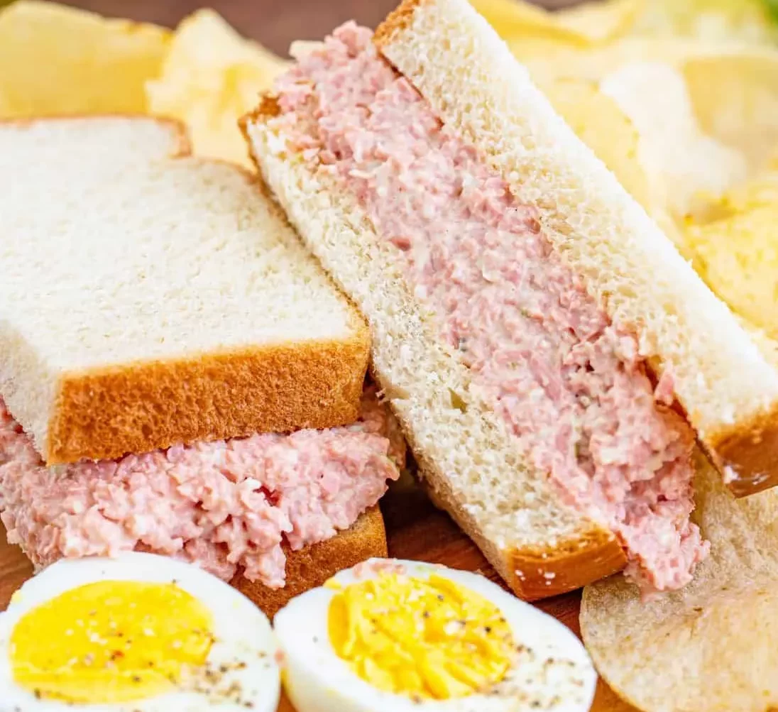 طرز تهیه ساندویچ کالباس گوشت