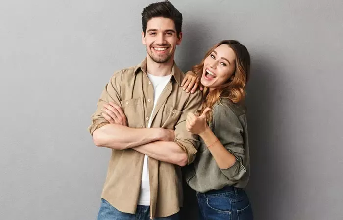 خواهر و برادر در حالی که همو بغل کردن