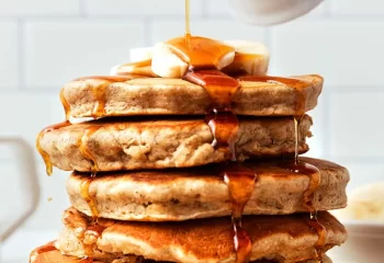 banana pancakes طرز تهیه پنکیک موزی در خانه؛ خوشمزه و سریع 