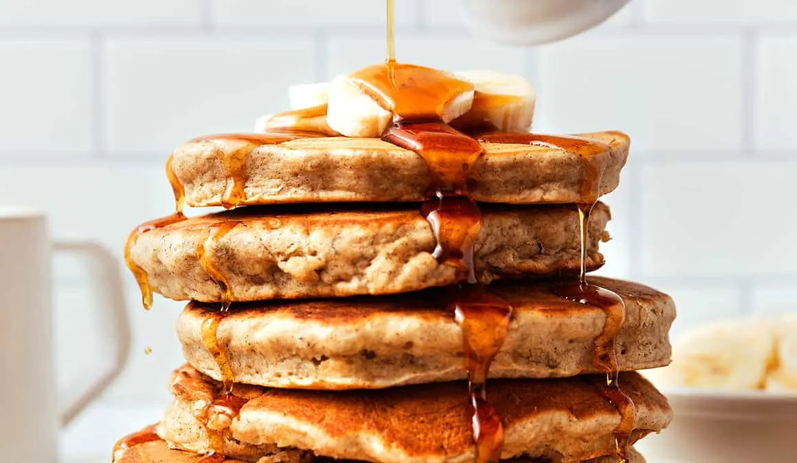 banana pancakes طرز تهیه پنکیک موزی در خانه؛ خوشمزه و سریع