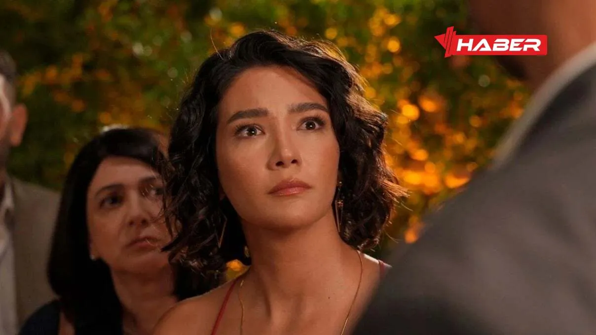آیبوکه پوسات (Aybüke Pusat) در نقش ملک (Melek)