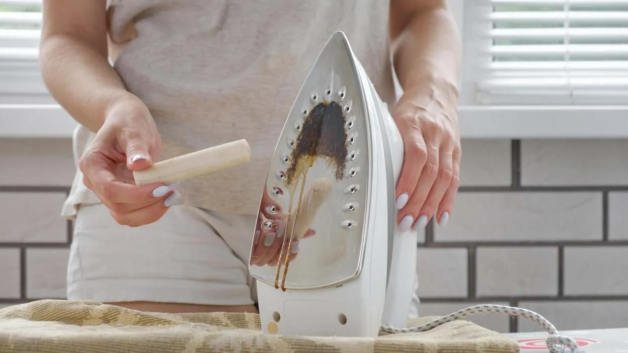 تمیز کردن کف اتو با اسکاج