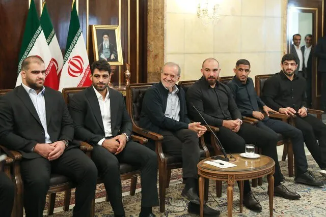 سورپرایز ویژه پزشکیان برای قهرمانان کشتی
