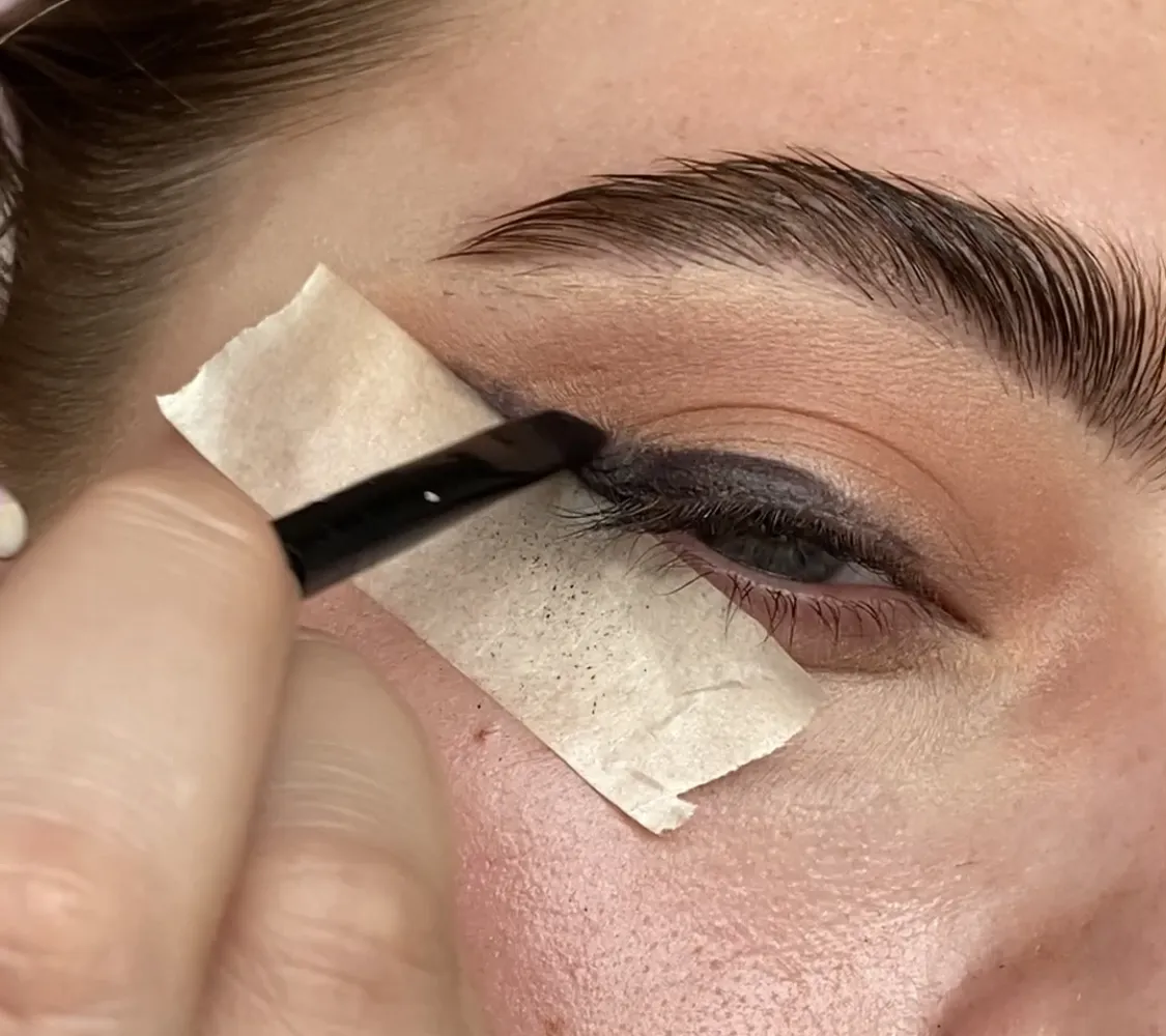 کشیدن خط چشم سیرن (siren eyes)