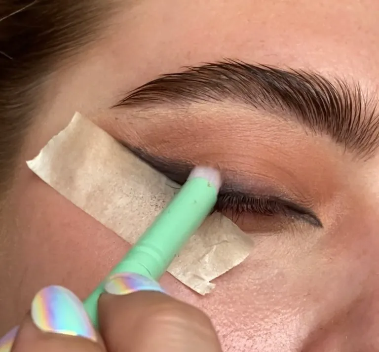 کشیدن خط چشم سیرن (siren eyes)