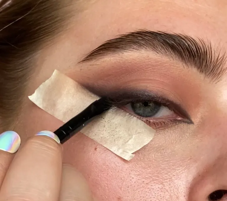 کشیدن خط چشم سیرن siren eyes2 راهنمای گام به گام کشیدن خط چشم سیرن (siren eyes)