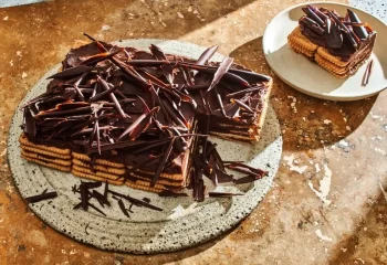 طرز تهیه کیک یخچالی با بیسکویت پتی‌بور