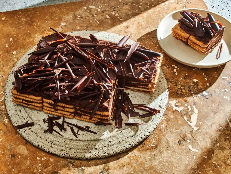 طرز تهیه کیک یخچالی با بیسکویت پتی‌بور