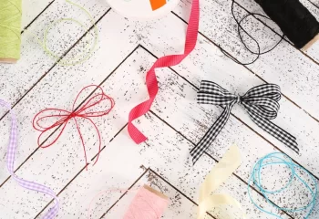 twine vs ribbon bow 1 آموزش پاپیون دوبل با روبان، راهنمای تصویری 