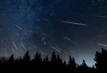 تصویر یک بارش شهابی زیبا