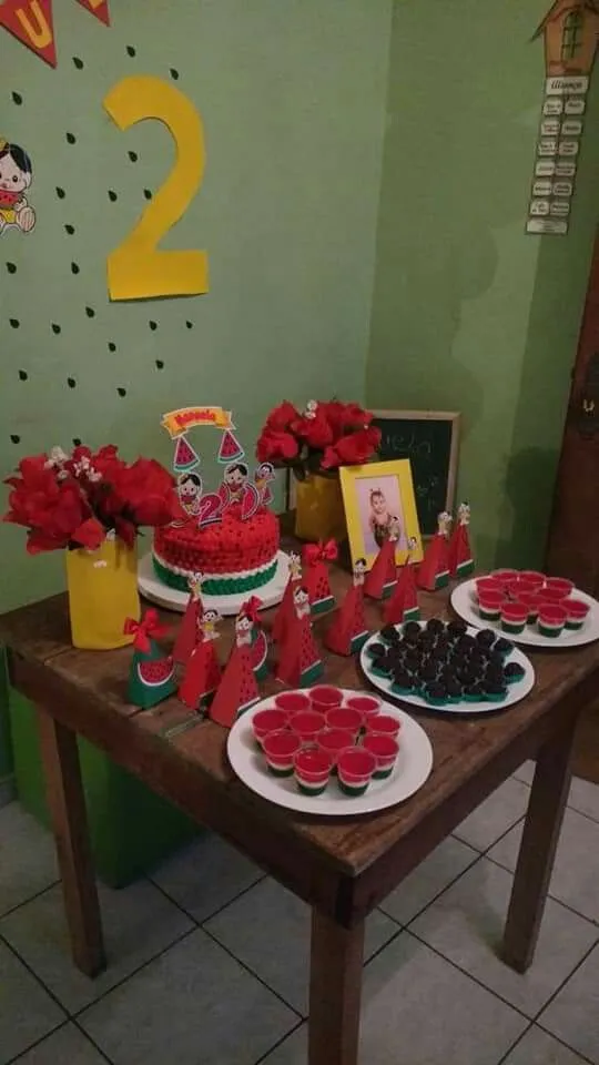 روش چیدمان سفره شب یلدا برای مدرسه
