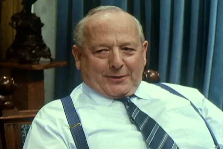 بیوگرافی جیمز گروت در نفش سرپرست ارشد استرنج