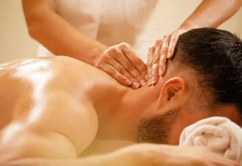 آموزش ماساژ شانه و گردن برای رفع خستگی