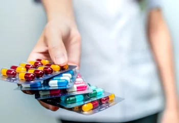 پر فروش ترین آنتی بیوتیک ها در ایران اعلام شد/ آموکسی‌سیلین و سفکسیم در صدر فروش