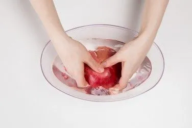 تقسیم کردن انار