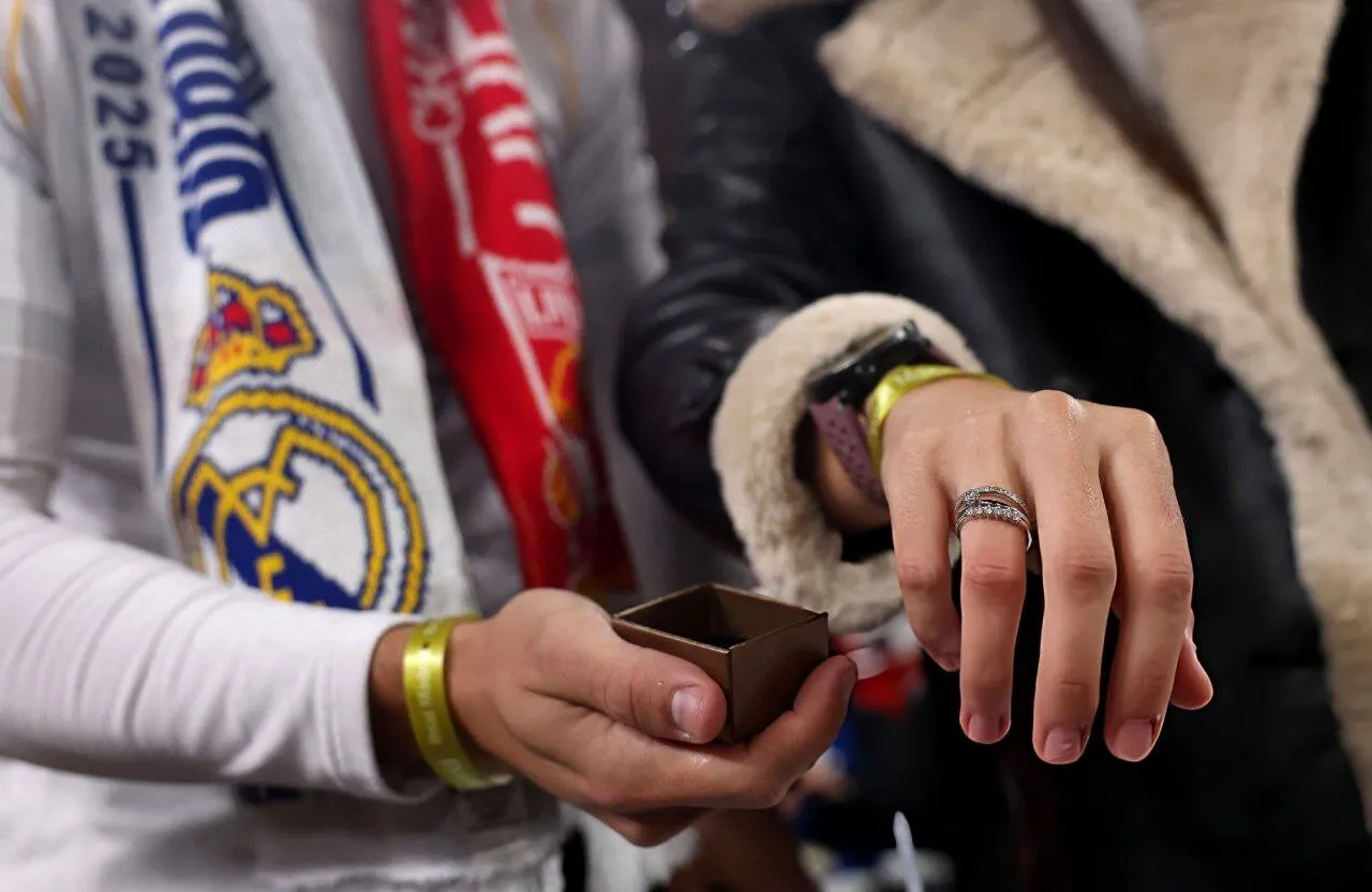 خواستگاری در بازی رئال و لیورپول