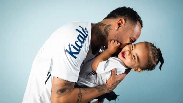 فیلم بانمک از دختر نیمار در زمین فوتبال