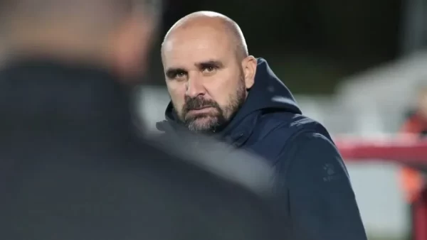 مرگ ناگهانی سرمربی فوتبال در جریان بازی تیمش