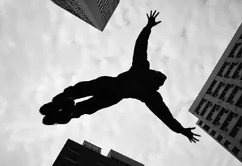 سقوط مرگبار از پشت بام مجتمع تجاری + علت سقوط چه بود؟