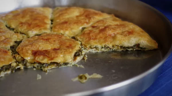 طرز تهیه بورک اسفناج با خمیر نانوایی