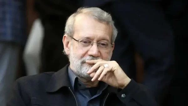 به گزارش پارت نیوز؛ علی لاریجانی که بامداد امروز، 4 آذر وارد کشور پاکستان شده بود با رئیس مجلس ملی پاکستان دیدار کرد و هدیه ای خاص و متفاوت دریافت کرد.