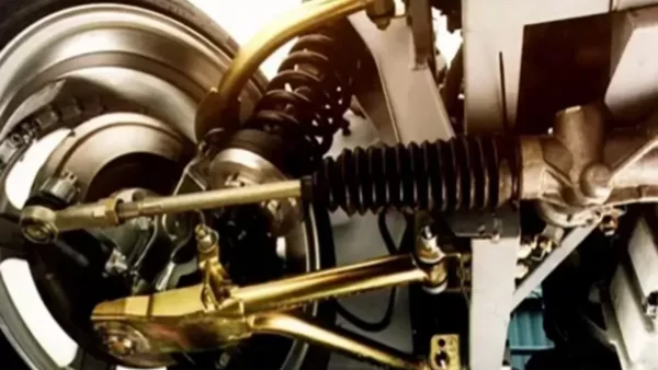 قطعاتی که بیشترین فشار را به جلوبندی خودرو وارد می‌کنند و عمر آن را کوتاه می‌کنند