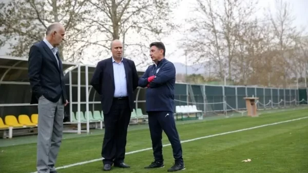 تاج خطاب به قلعه نویی: مردم حق انتقاد دارند