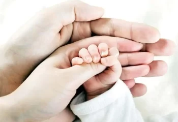 میانگین سن پدران و مادران در اولین فرزندآوری چقدر است؟