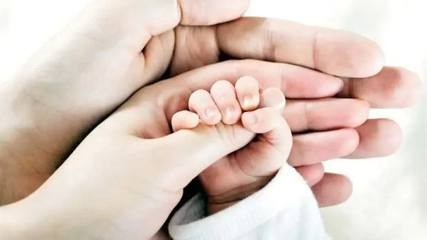 میانگین سن پدران و مادران در اولین فرزندآوری چقدر است؟