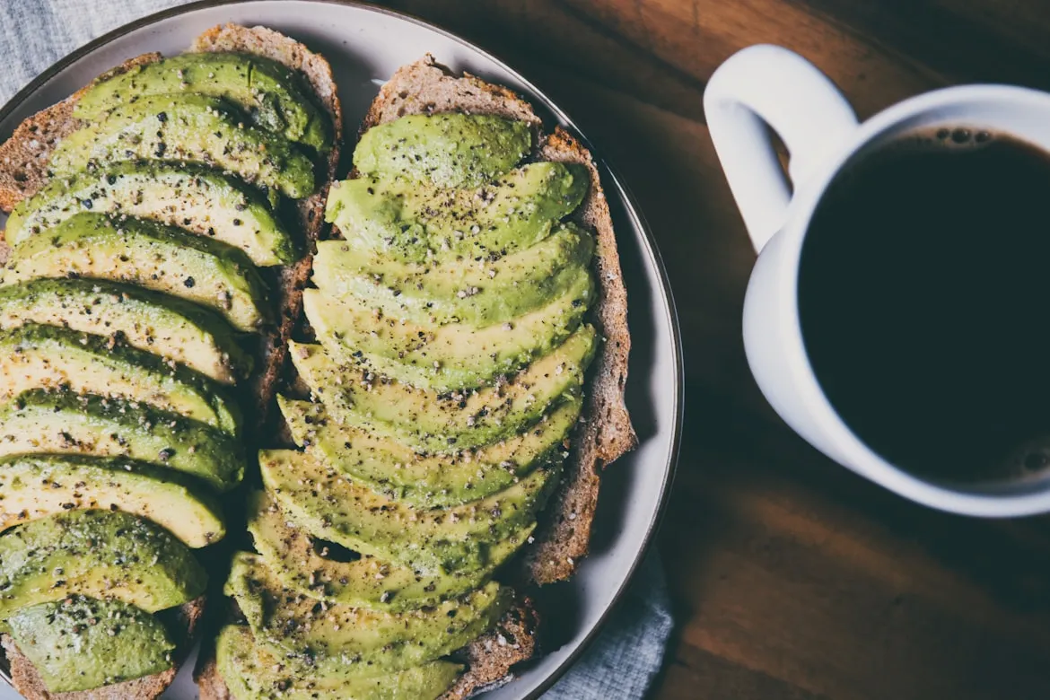 نحوه خوردن آووکادو خام