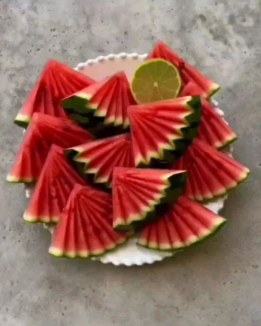 تزیین هندانه شب یلدا مثلثی