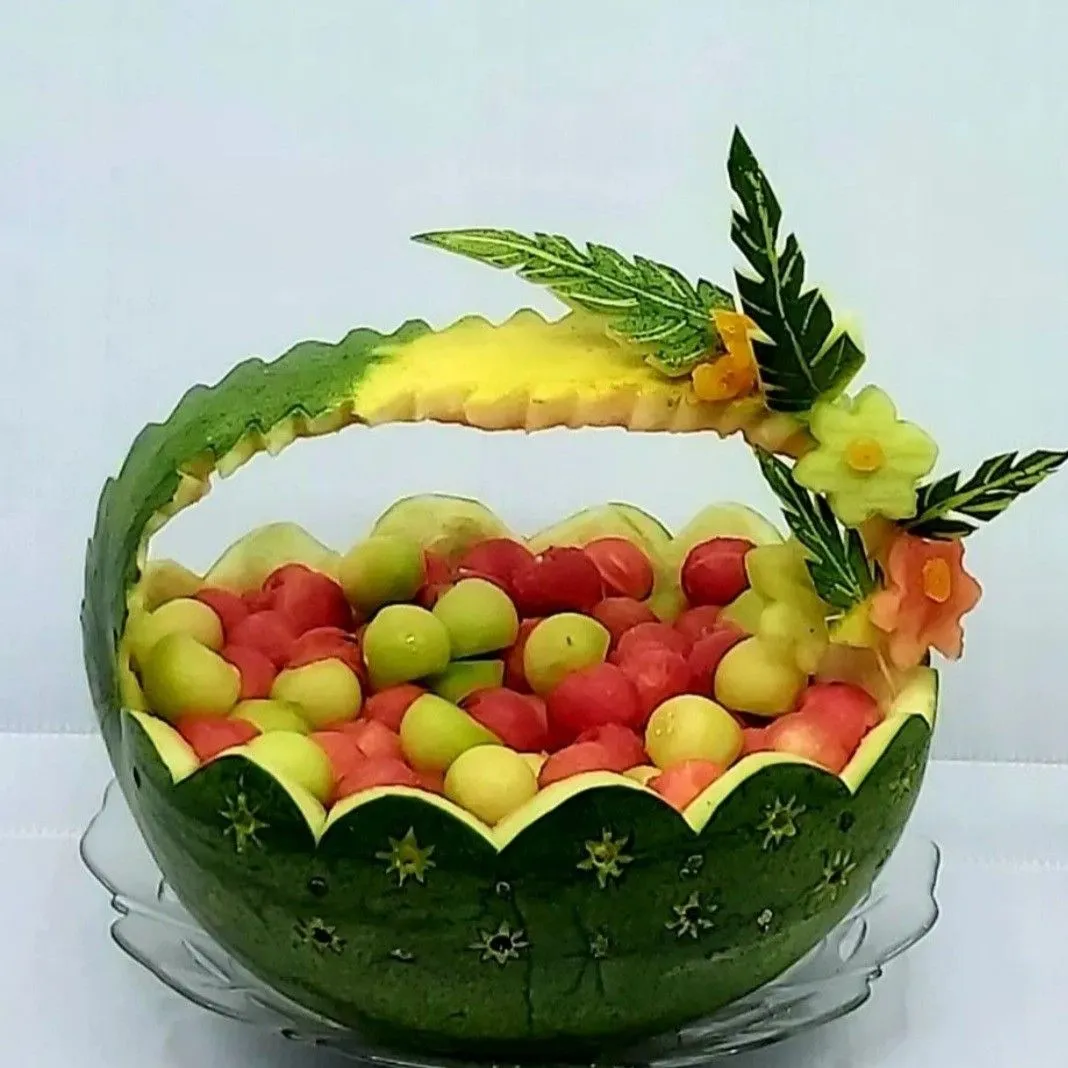 تزیین هندوانه شب یلدا به شکل سبد