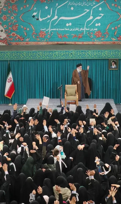 دیدار رهبر با زنان و دختران