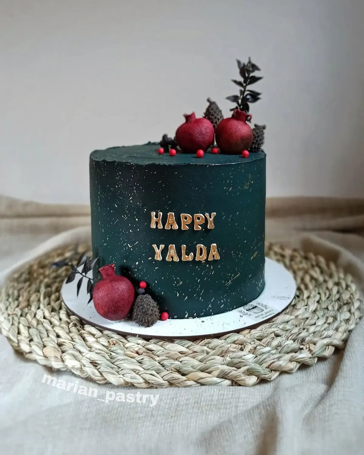 مدل کیک شب یلدا ۱۴۰4 